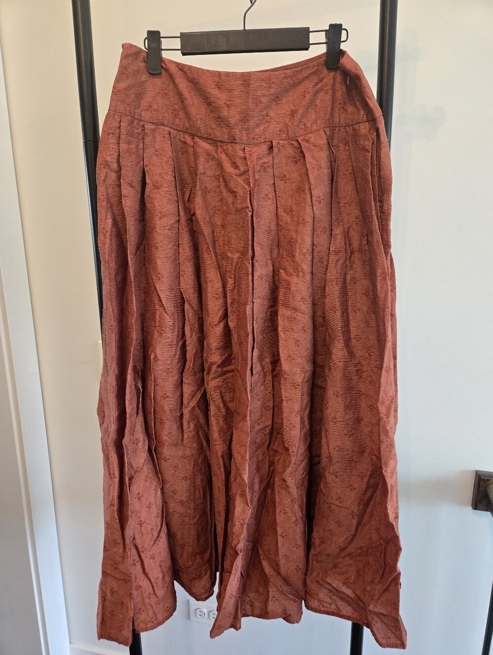 Veiled New York Rust Floral Textured Midi Skirt Size 10 Modest Boho Cottagecore